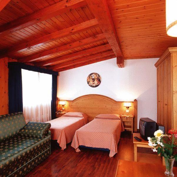 Albergo Scarpone Forni Avoltri Exterior foto
